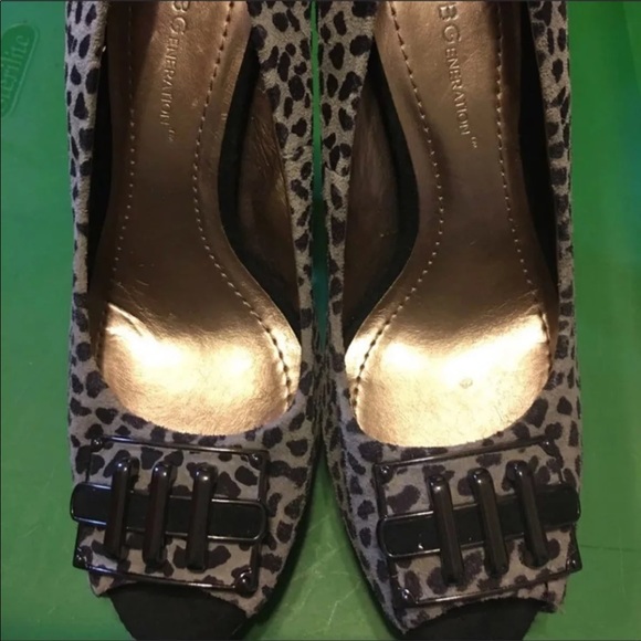 BCBG Leopard Heels - Picture 2 of 8